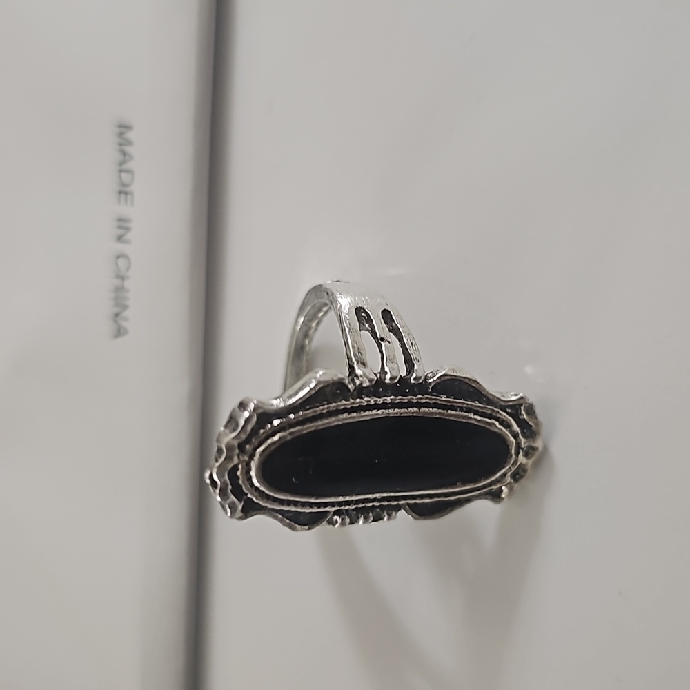 Silvertone & artificial onyx ring